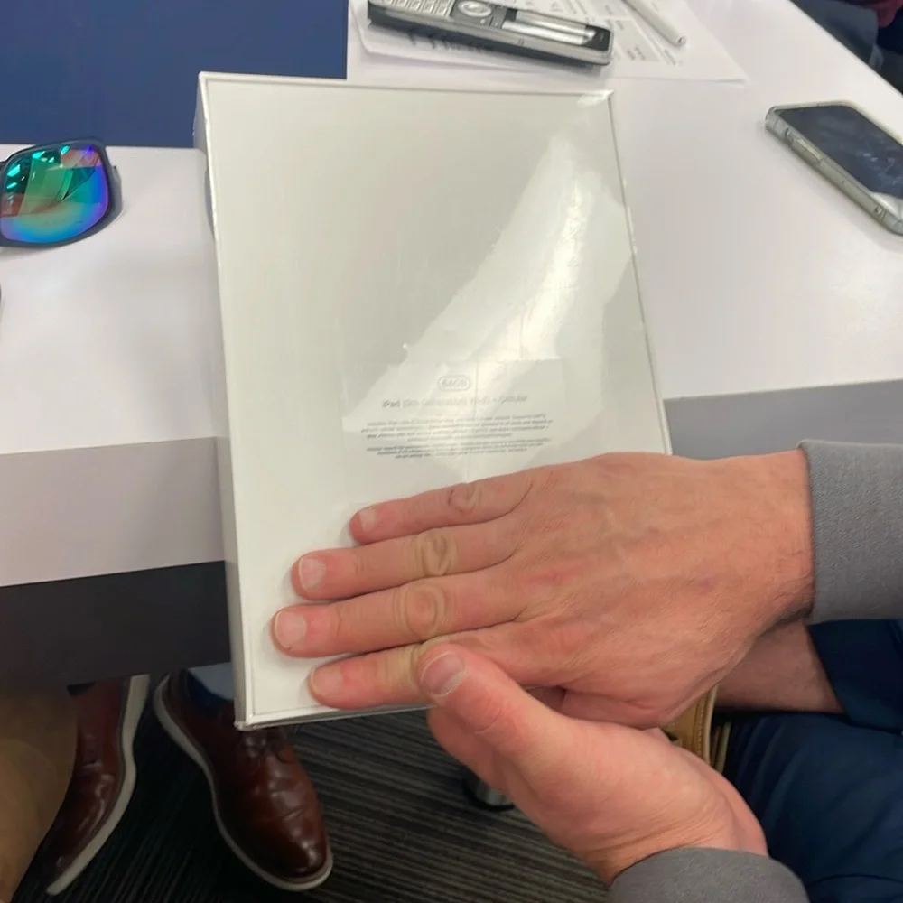 ipad gen 9 SEALED IN BOX